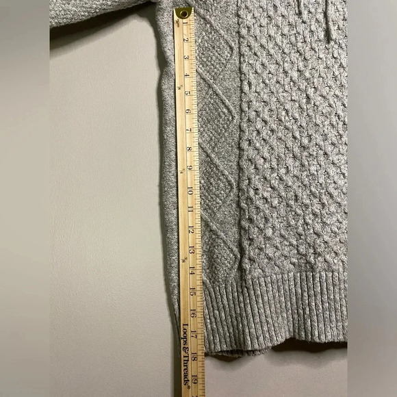 American Eagle Hooded Pullover Cable Knit Sweater Light Grey size small - Picture 11 of 11
